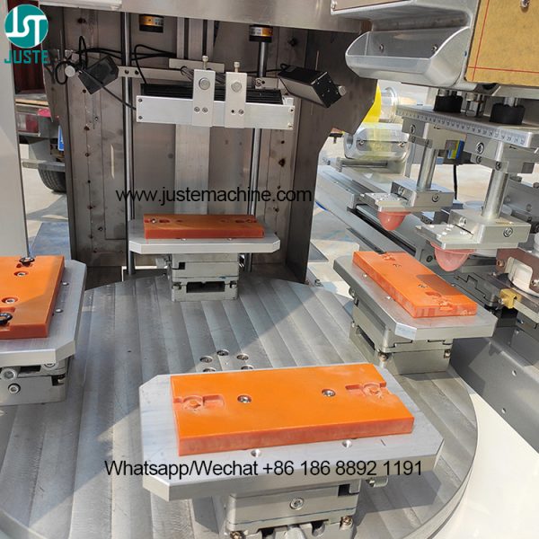 Αυτόματη μηχανή εκτύπωσης Tampo για εκτυπωτές 1 έγχρωμου μαξιλαριού με βραχίονα ρομπότ μεταφορέα 3